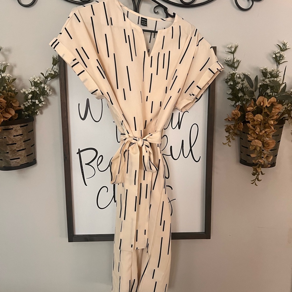 SHEIN Cream Dolman Sleeve V-Neck Midi Sundress